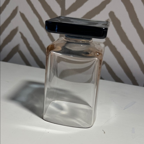 Elegant Square Glass with Blue Base - Picture 4 of 5